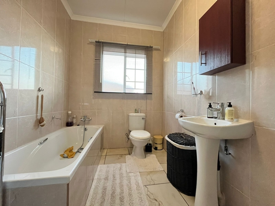 3 Bedroom Property for Sale in Waterkloof East North West